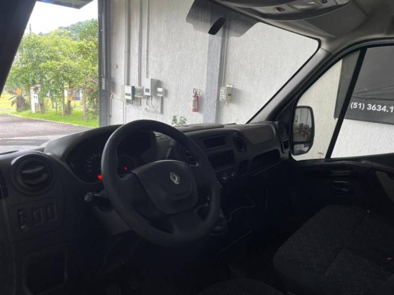 RENAULT - MASTER - 2013/2014 - Branca - R$ 107.900,00