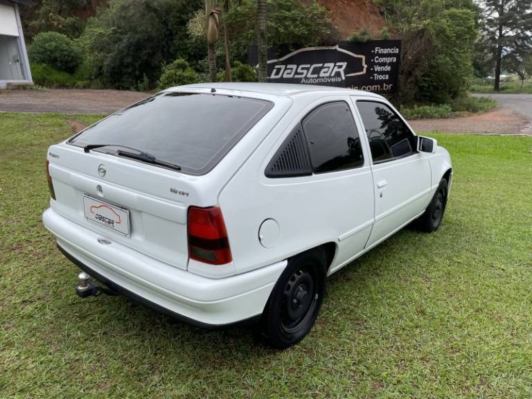 CHEVROLET - KADETT - 1996/1997 - Branca - R$ 15.900,00