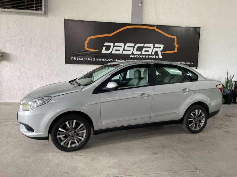 FIAT - GRAND SIENA - 2014/2015 - Prata - R$ 41.900,00