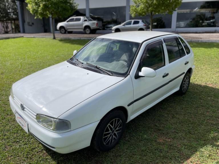 VOLKSWAGEN - GOL - 1998/1999 - Branca - R$ 16.900,00