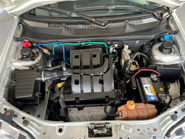 FIAT - PALIO - 2009/2010 - Prata - R$ 25.900,00