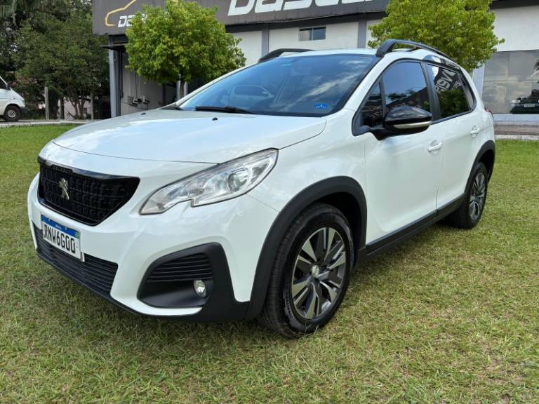 PEUGEOT - 2008 - 2021/2022 - Branca - R$ 72.900,00