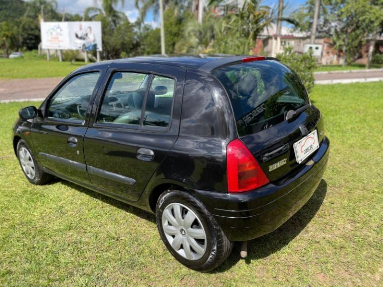 RENAULT - CLIO - 2001/2001 - Preta - R$ 15.900,00