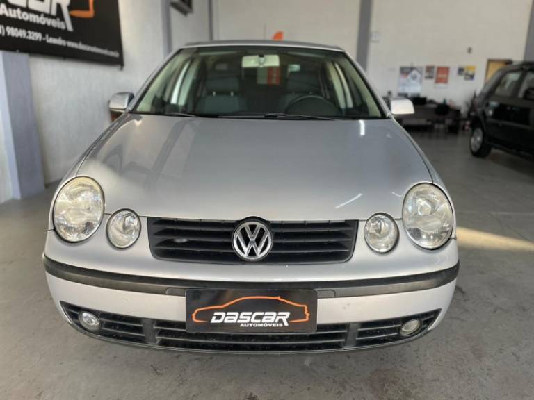 VOLKSWAGEN - POLO - 2004/2004 - Prata - R$ 26.900,00