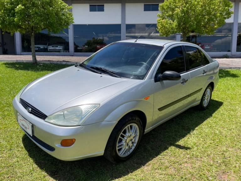 FORD - FOCUS - 2003/2003 - Prata - Sob Consulta