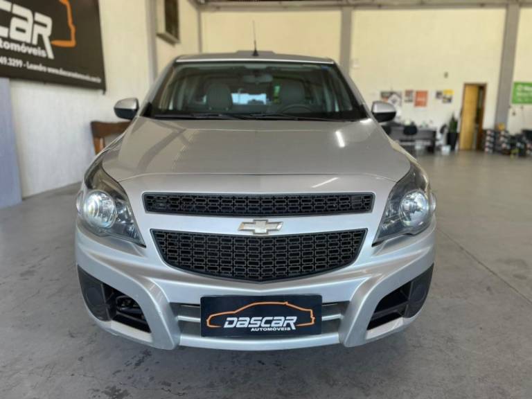 CHEVROLET - MONTANA - 2013/2014 - Prata - R$ 43.900,00