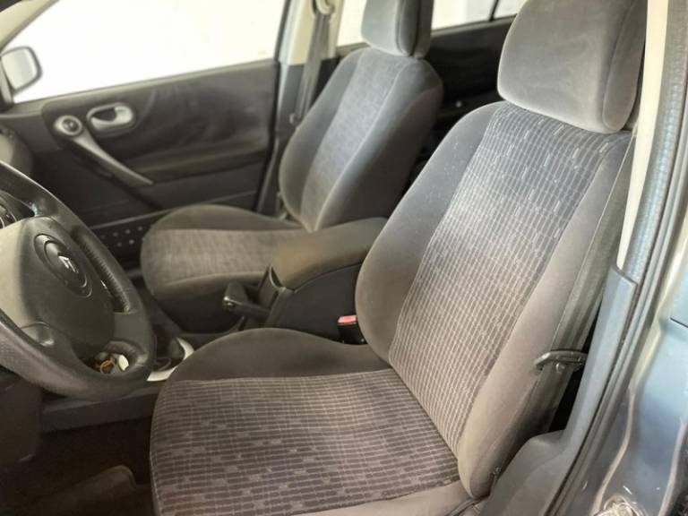 RENAULT - MÉGANE - 2011/2011 - Cinza - R$ 33.900,00