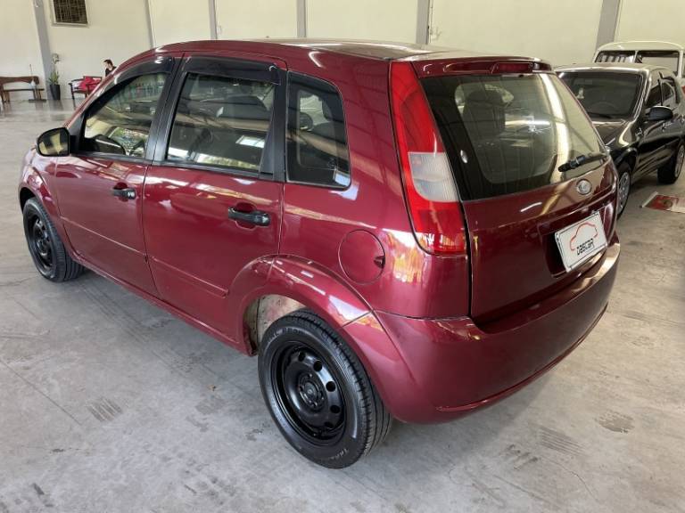 FORD - FIESTA - 2002/2003 - Vermelha - R$ 22.900,00