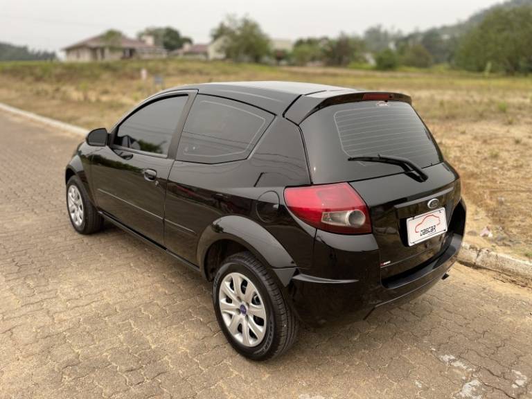 FORD - KA - 2008/2009 - Preta - R$ 24.900,00