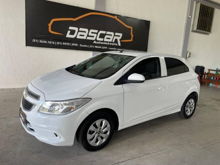 CHEVROLET - ONIX - 2015/2015 - Branca - R$ 45.900,00