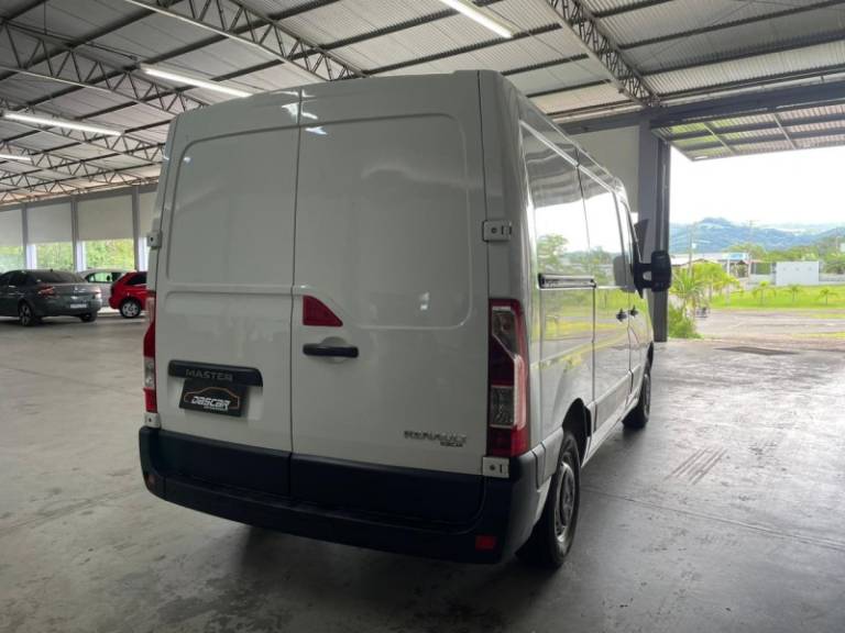 RENAULT - MASTER - 2013/2014 - Branca - R$ 107.900,00
