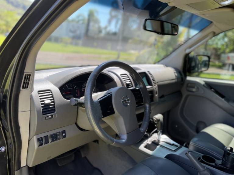 NISSAN - FRONTIER - 2009/2010 - Preta - R$ 102.900,00