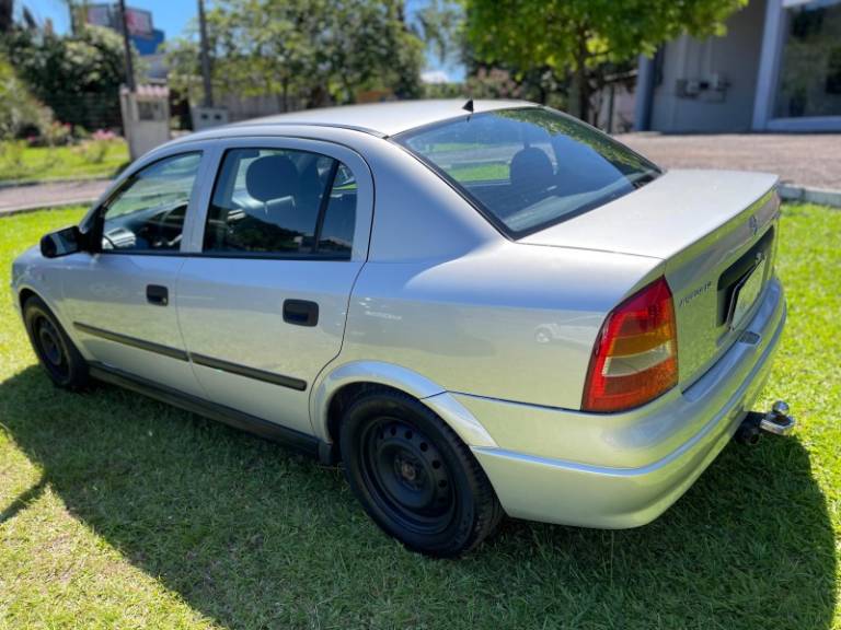 CHEVROLET - ASTRA - 2000/2001 - Prata - R$ 23.900,00