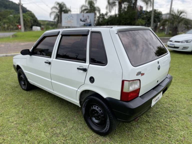 FIAT - UNO - 2007/2008 - Branca - R$ 19.900,00