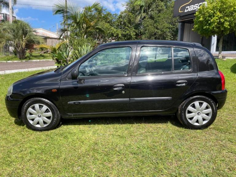 RENAULT - CLIO - 2001/2001 - Preta - R$ 15.900,00