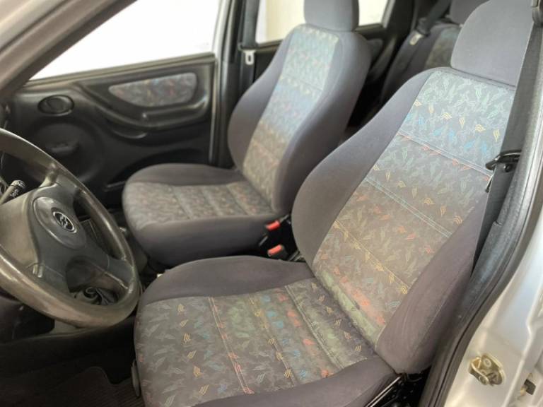 CHEVROLET - CELTA - 2003/2003 - Prata - R$ 18.900,00