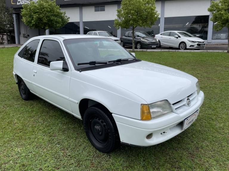 CHEVROLET - KADETT - 1996/1997 - Branca - R$ 15.900,00