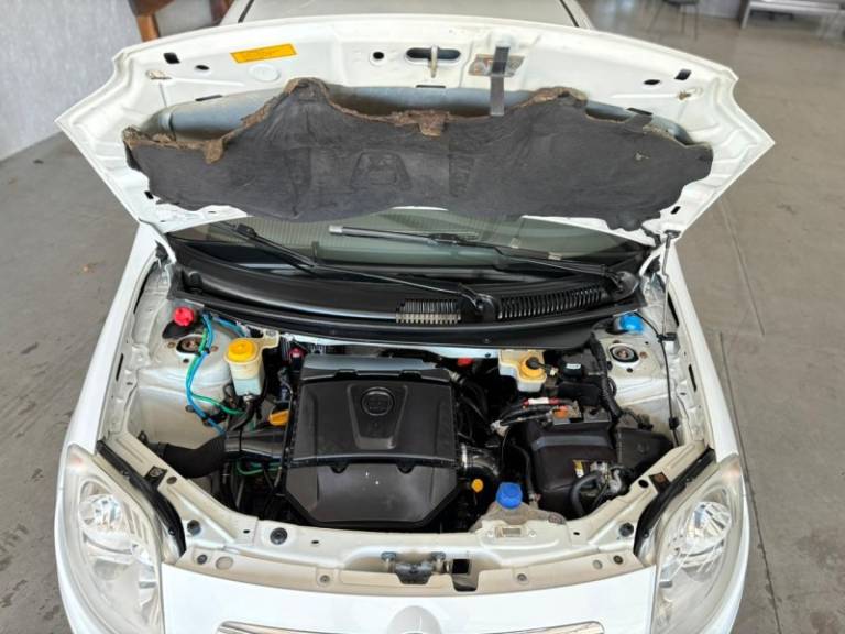 FIAT - PALIO - 2012/2013 - Branca - R$ 37.900,00