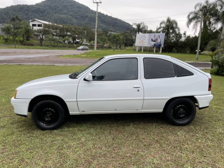 CHEVROLET - KADETT - 1996/1997 - Branca - R$ 15.900,00