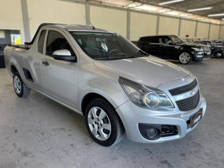 CHEVROLET - MONTANA - 2013/2014 - Prata - R$ 43.900,00