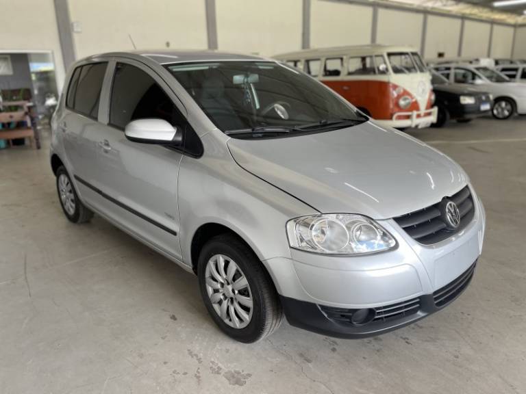 VOLKSWAGEN - FOX - 2008/2009 - Prata - R$ 30.900,00