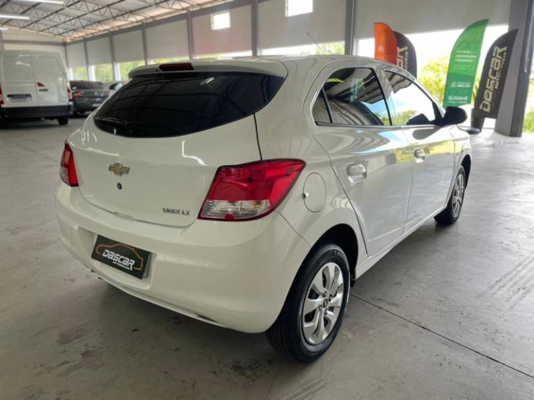 CHEVROLET - ONIX - 2015/2015 - Branca - R$ 45.900,00
