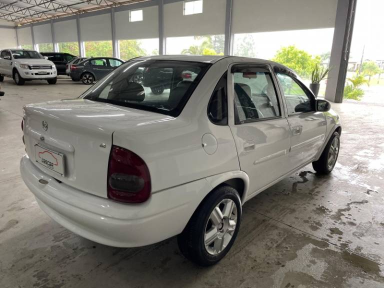 CHEVROLET - CORSA - 2002/2003 - Branca - R$ 21.900,00