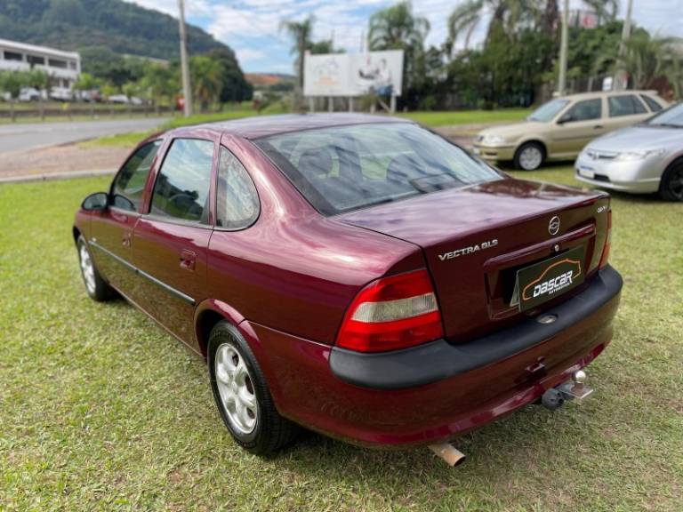 CHEVROLET - VECTRA - 1996/1997 - Vermelha - R$ 19.900,00