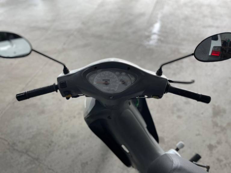 HONDA - BIZ 125 - 2006/2007 - Prata - R$ 7.900,00