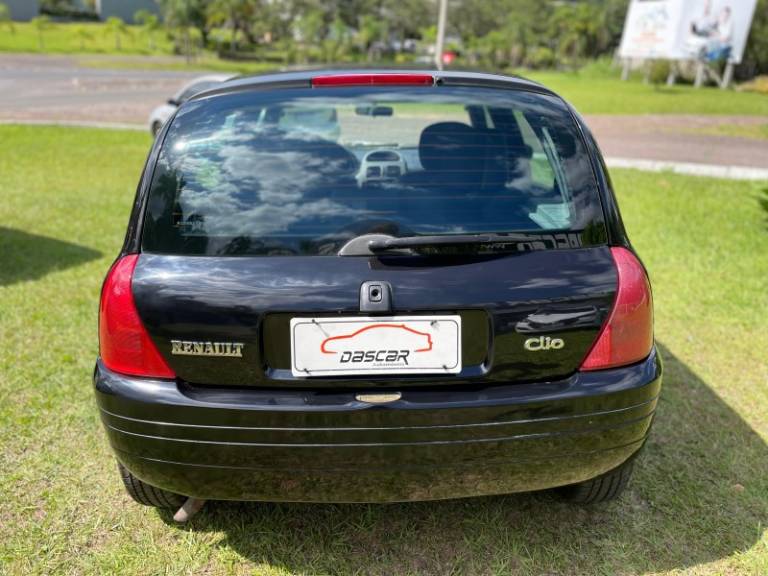 RENAULT - CLIO - 2001/2001 - Preta - R$ 15.900,00