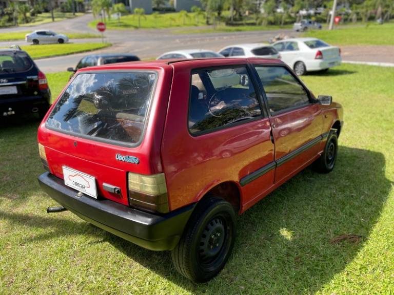 FIAT - UNO - 1992/1992 - Vermelha - R$ 7.900,00