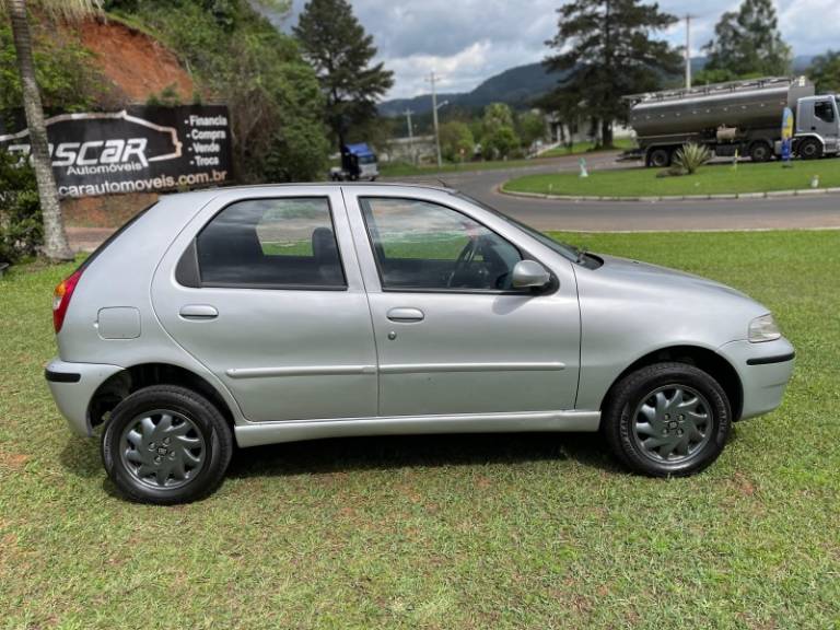 FIAT - PALIO - 2003/2004 - Prata - R$ 21.900,00