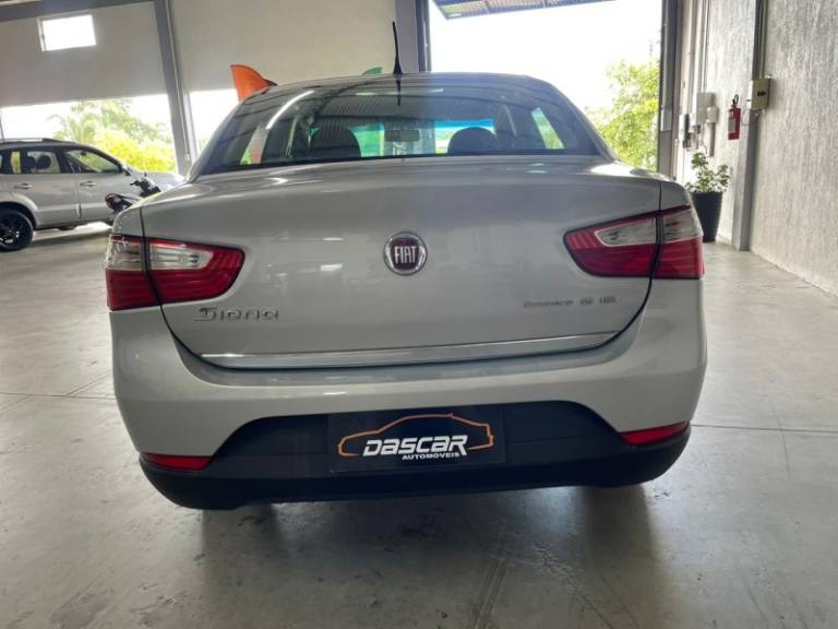 FIAT - GRAND SIENA - 2014/2015 - Prata - R$ 41.900,00