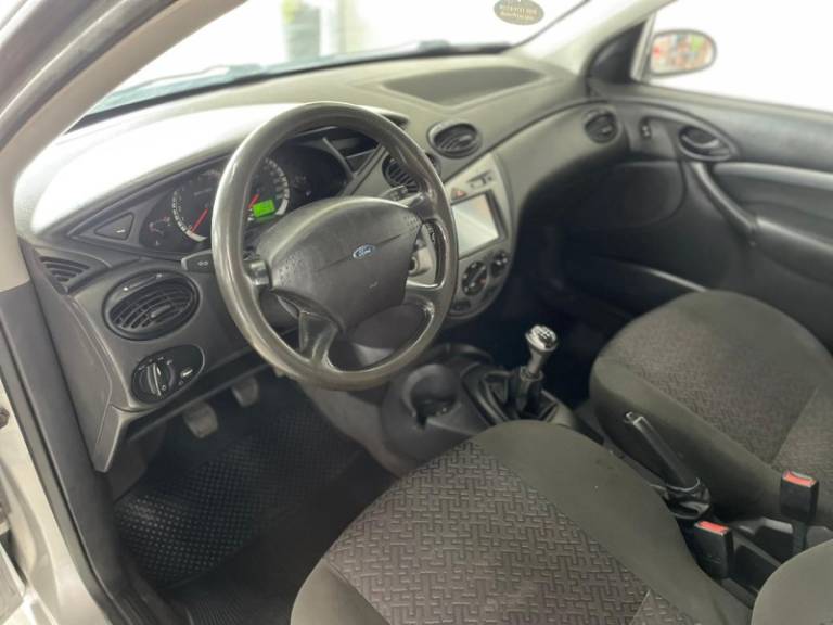 FORD - FOCUS - 2008/2008 - Prata - R$ 29.900,00