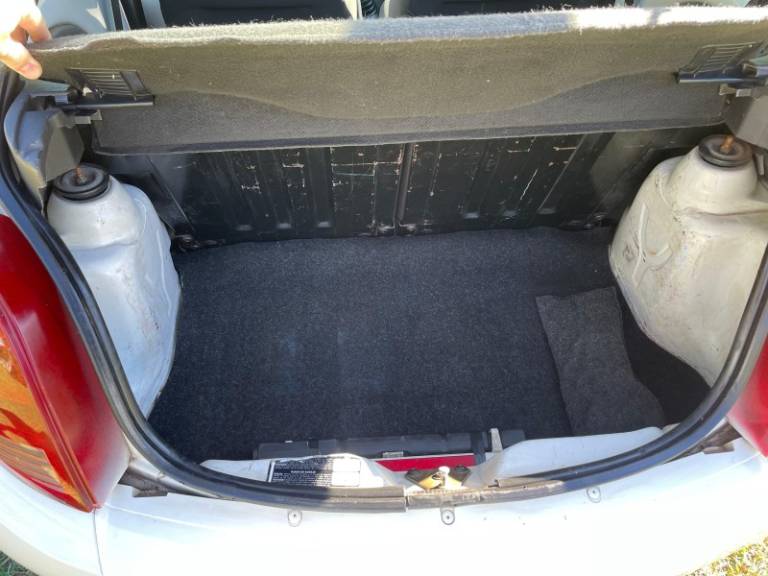 FORD - KA - 2004/2005 - Branca - R$ 20.900,00