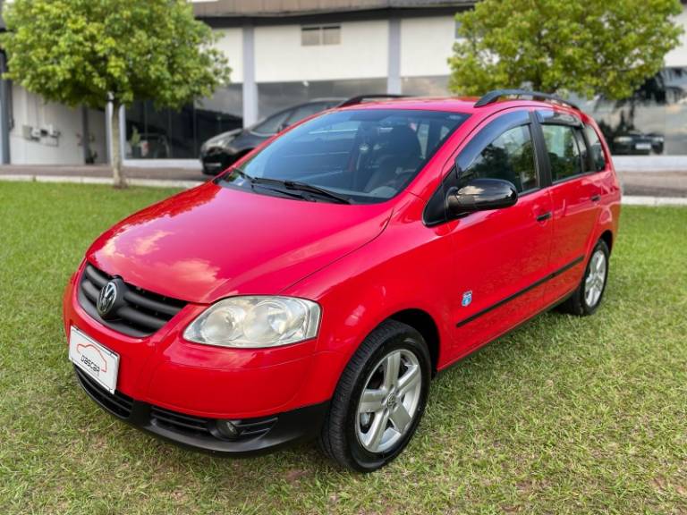 VOLKSWAGEN - SPACEFOX - 2009/2010 - Vermelha - R$ 37.900,00