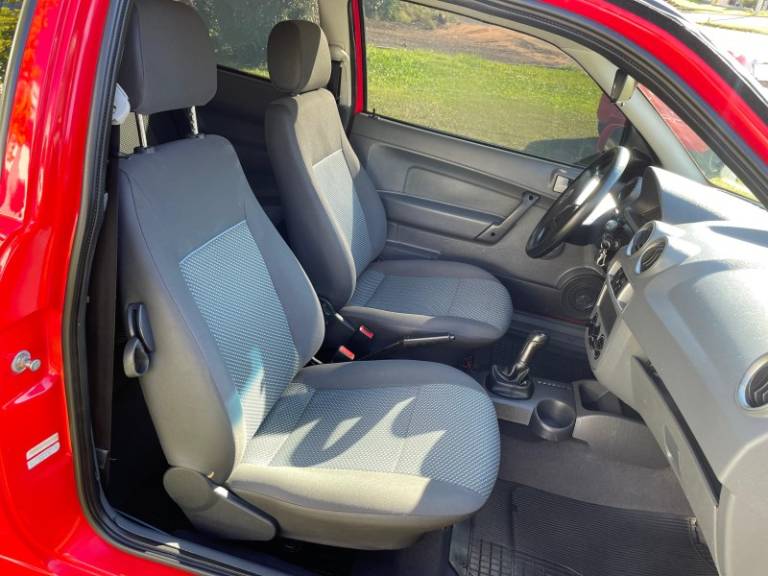 VOLKSWAGEN - GOL - 2013/2014 - Vermelha - R$ 29.900,00
