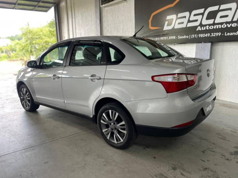 FIAT - GRAND SIENA - 2014/2015 - Prata - R$ 41.900,00