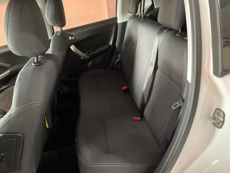 PEUGEOT - 2008 - 2017/2017 - Branca - R$ 55.900,00