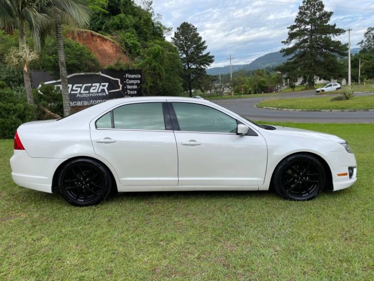 FORD - FUSION - 2011/2012 - Branca - R$ 49.900,00