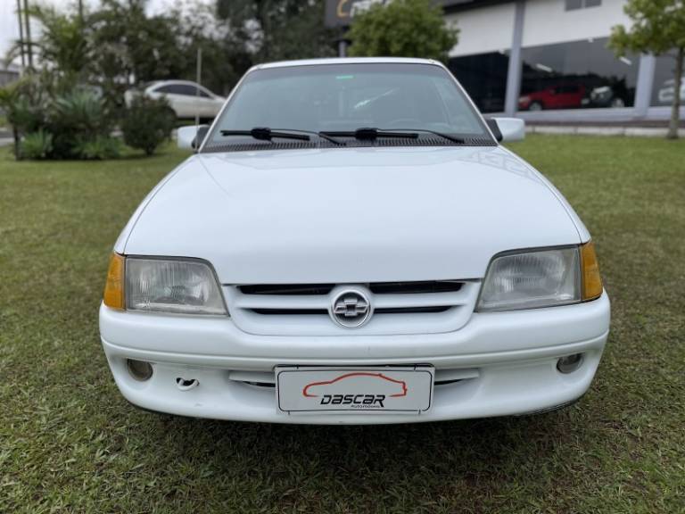 CHEVROLET - KADETT - 1996/1997 - Branca - R$ 15.900,00