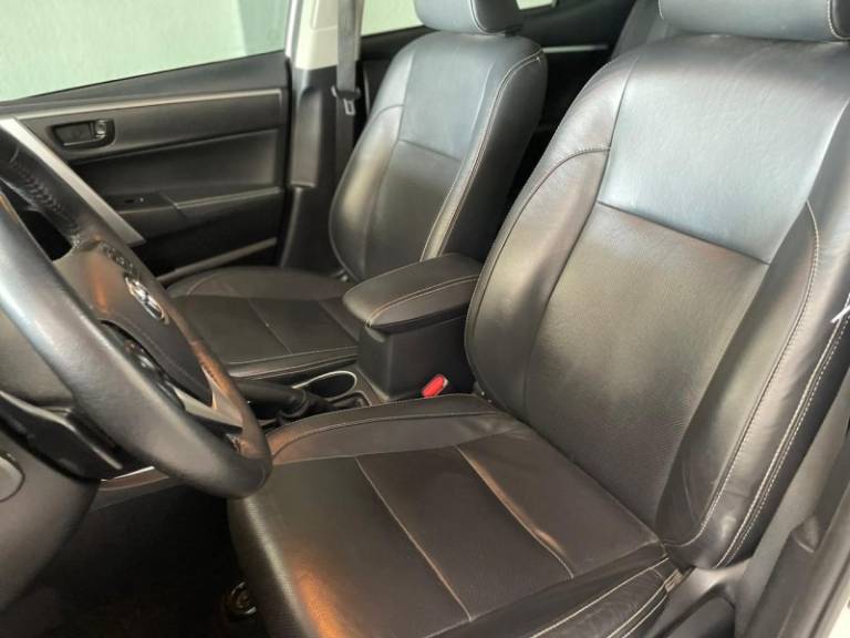 TOYOTA - COROLLA - 2018/2018 - Branca - R$ 107.900,00