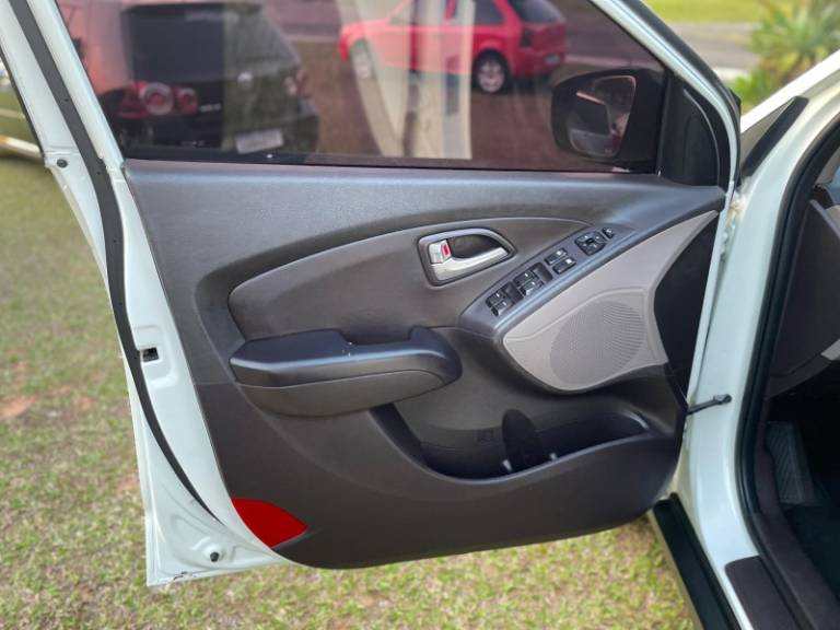 HYUNDAI - IX35 - 2011/2012 - Branca - R$ 65.900,00