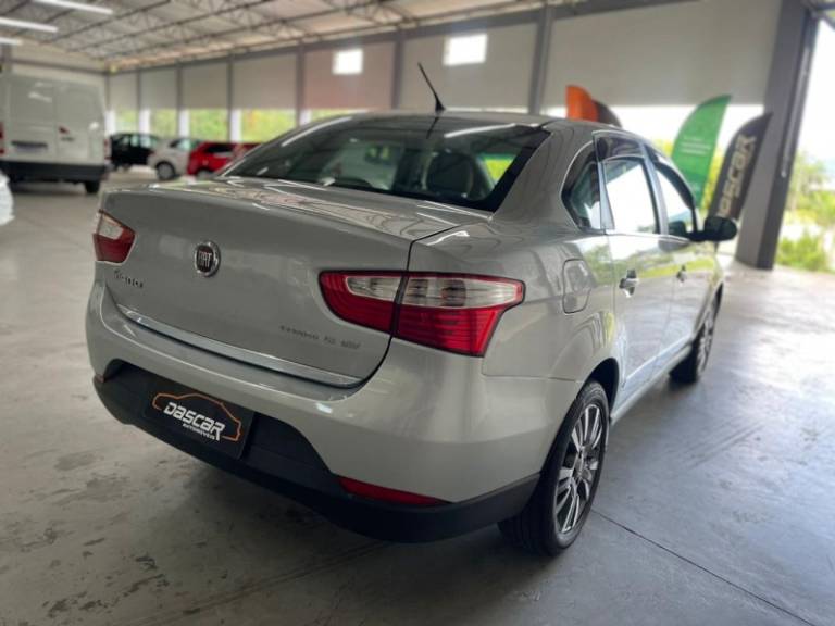 FIAT - GRAND SIENA - 2014/2015 - Prata - R$ 41.900,00