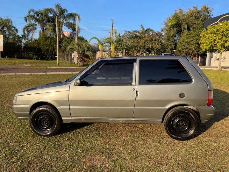 FIAT - UNO - 2005/2006 - Cinza - R$ 17.900,00