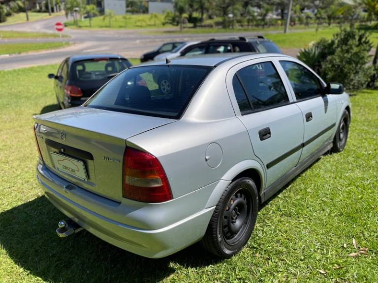 CHEVROLET - ASTRA - 2000/2001 - Prata - R$ 23.900,00