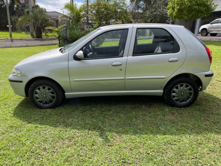 FIAT - PALIO - 2003/2004 - Prata - R$ 21.900,00