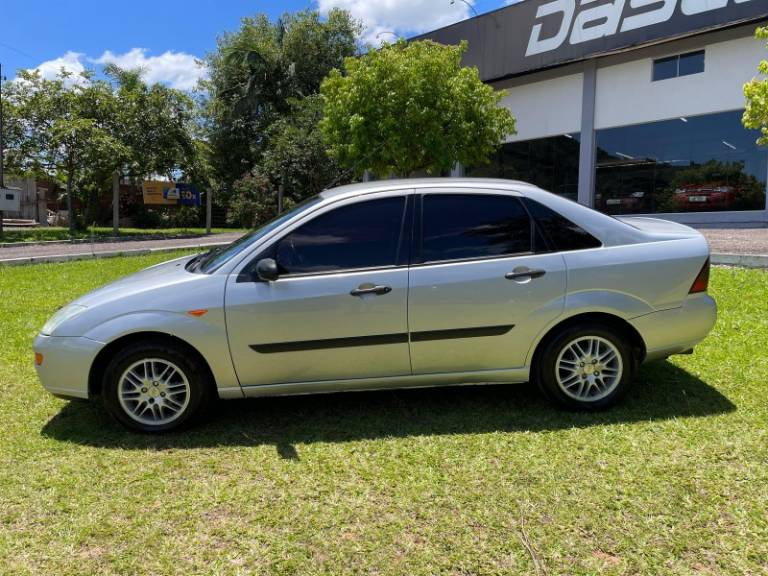 FORD - FOCUS - 2003/2003 - Prata - R$ 23.900,00