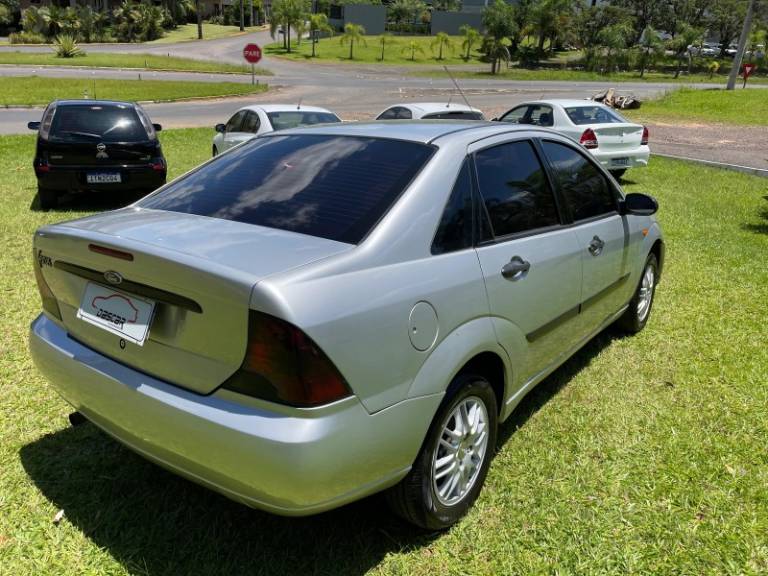 FORD - FOCUS - 2003/2003 - Prata - R$ 23.900,00