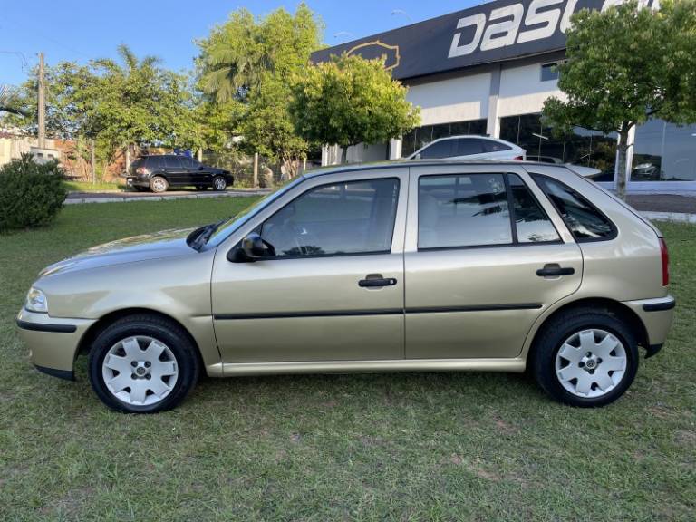 VOLKSWAGEN - GOL - 2000/2001 - Dourada - R$ 18.900,00